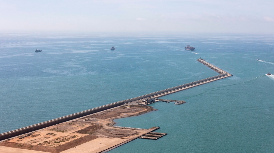 El muelle Adossat avanza hacia su consolidación como nodo ro‑pax con la futura terminal de Baleària