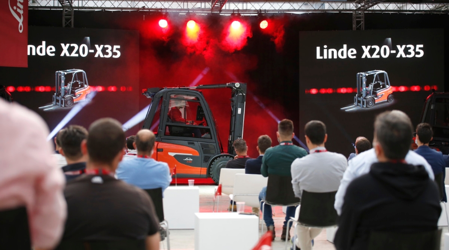 Primer encuentro presencial a nivel nacional del sector de la manutenci&oacute;n y la intralog&iacute;stica organizado por Linde Material Handling en Zaragoza.