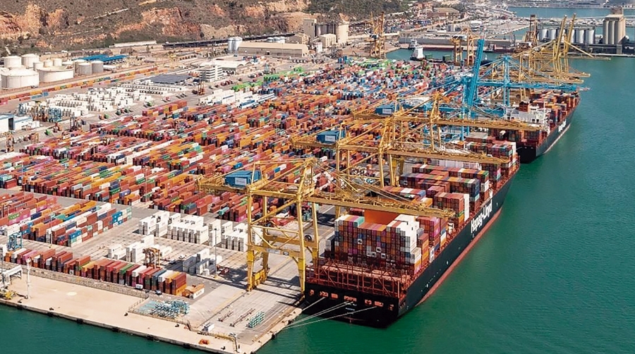 Terminal de contenedores en el Port de Barcelona.