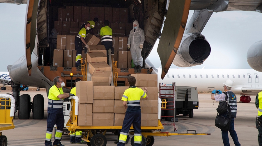 Aterrizan dos nuevos vuelos con material sanitario para la Comunitat Valenciana