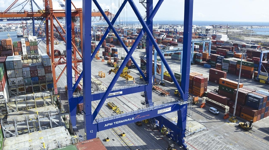 En el mes de agosto, el movimiento de descarga de contenedores en los muelles valencianos creció por encima del 21%. Foto: DP.