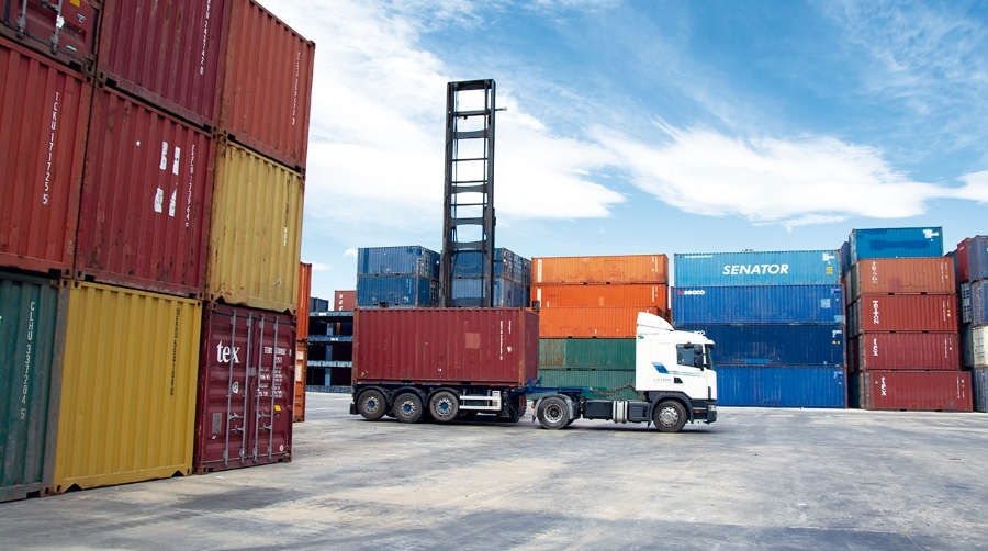 La coyuntura económica española ha favorecido el tráfico de contenedores import-export.