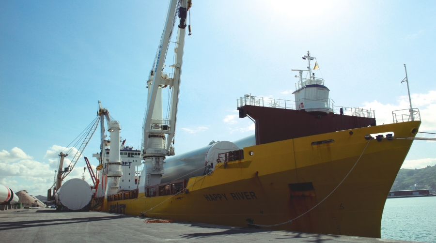 Haizea cuenta con una superficie superior a 200.000 metros cuadrados a pie de muelle en el Puerto de Bilbao. Foto J.P.