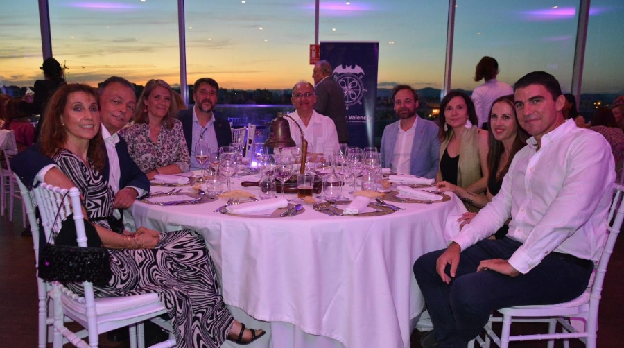 Mesa presidencial de la cena de verano que Propeller Valencia organizó el viernes. Foto: Raúl Tárrega.