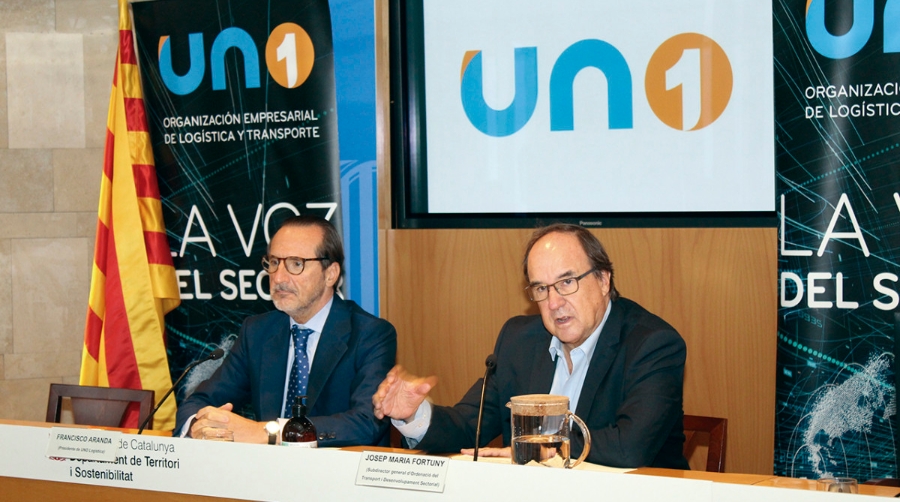 Francisco Aranda, presidente de UNO, y Josep Maria Fortuny, subdirector general de Ordenaci&oacute;n del Transporte de la Generalitat de Catalunya. Foto L.E.