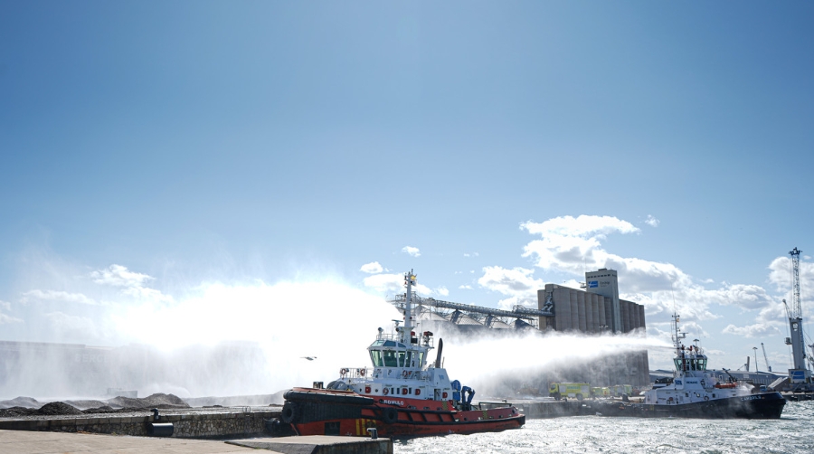 Estabilizado el incendio de biomasa en el Port de Tarragona