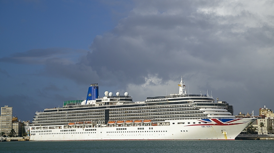 Las pernoctaciones de cruceros crecen un 11,8% en el Puerto de Cádiz