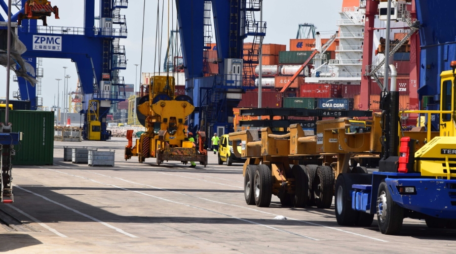 Las terminales del puerto de Valencia cerrar&aacute;n ma&ntilde;ana hasta las 12 por una asamblea de estibadores