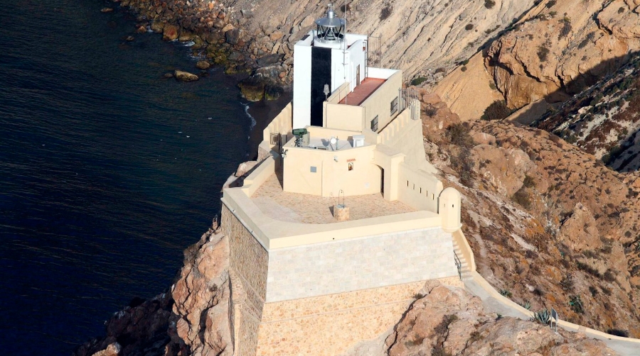 La AP de Almería invierte 3 millones en el control del tráfico marítimo en Almería y Carboneras