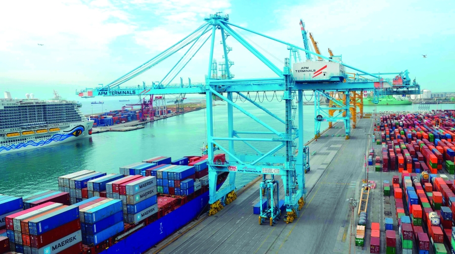 Las 5 nuevas grúas STS están incluidas en un plan de inversiones que supondrán el refuerzo del papel de APM Terminals Barcelona en el Mediterráneo.