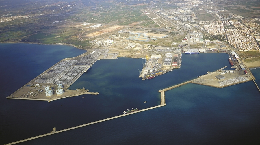 Five Next Use Oil Solutions y Uco Trading Spain han solicitado la concesión en el Puerto de Sagunto.