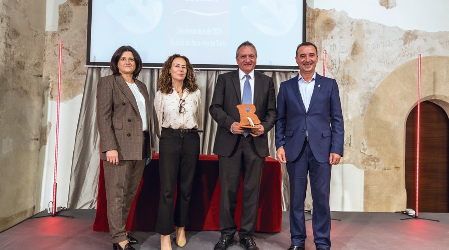 Teresa Pozuelo, concejala de &Aacute;reas Industriales y Planificaci&oacute;n urban&iacute;stica del Ayuntamiento de Riba-roja de T&uacute;ria; Remedios Gil, responsable de Responsabilidad Social Corporativa (RSC) en Docks; Pascual Garc&iacute;a, director general de Docks, y Robert Raga, alcalde de Riba-roja de T&uacute;ria.