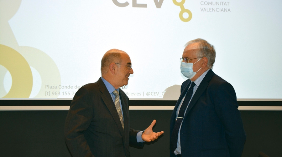 Pedro Coca, presidente de Propeller Valencia; y Ricardo Insa, ingeniero de Caminos, Canales y Puertos y profesor del Departamento de Transportes en la Universidad Polit&eacute;cnica de Valencia, y director del estudio. Foto: Ra&uacute;l T&aacute;rrega.