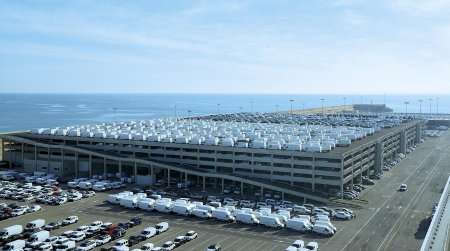 La planta está ubicada sobre la cubierta del silo de vehículos de la concesión de Valencia Terminal Europa.