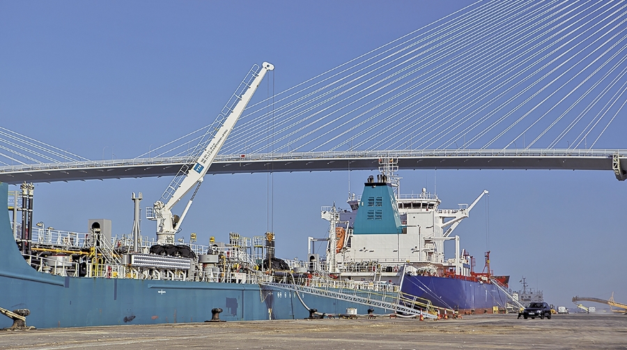 Seis buques operarán en La Cabezuela-Puerto Real en Cádiz