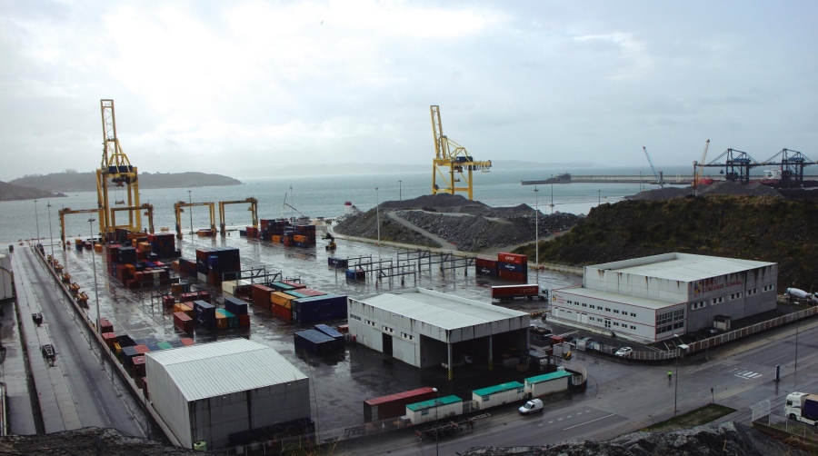 La china Arcfox sitúa al Puerto de Ferrol en la órbita internacional de la logística de vehículos
