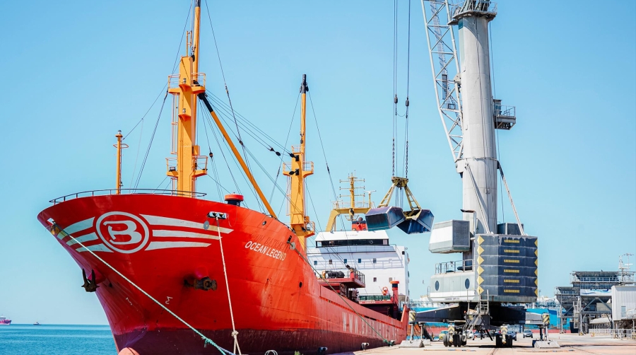 El “Ocean Legend” llega a Tarragona desde Ucrania con 5.000 toneladas de sorgo
