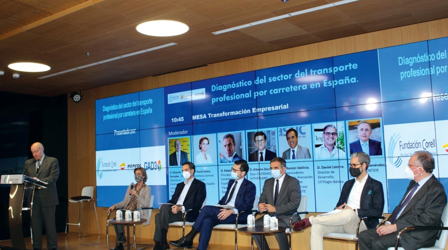 La transformación tecnológica y empresarial, retos clave del transporte por carretera