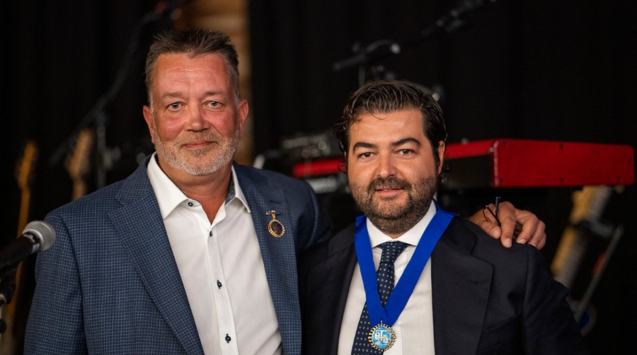 El ex presidente saliente, Kimmo Lehto, junto al nuevo presidente de la European Tugowners Association, Vicente Boluda Ceballos, en el acto de su nombramiento, celebrado en la ciudad finlandesa de Turku.