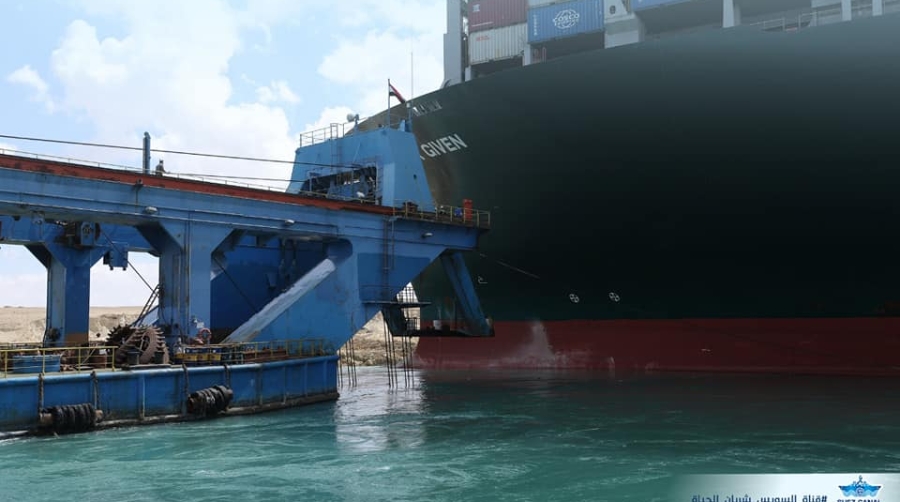 Dos nuevos remolcadores de 220-240 t llegar&aacute;n ma&ntilde;ana a Suez para intentar reflotar el &ldquo;Ever Given&rdquo;