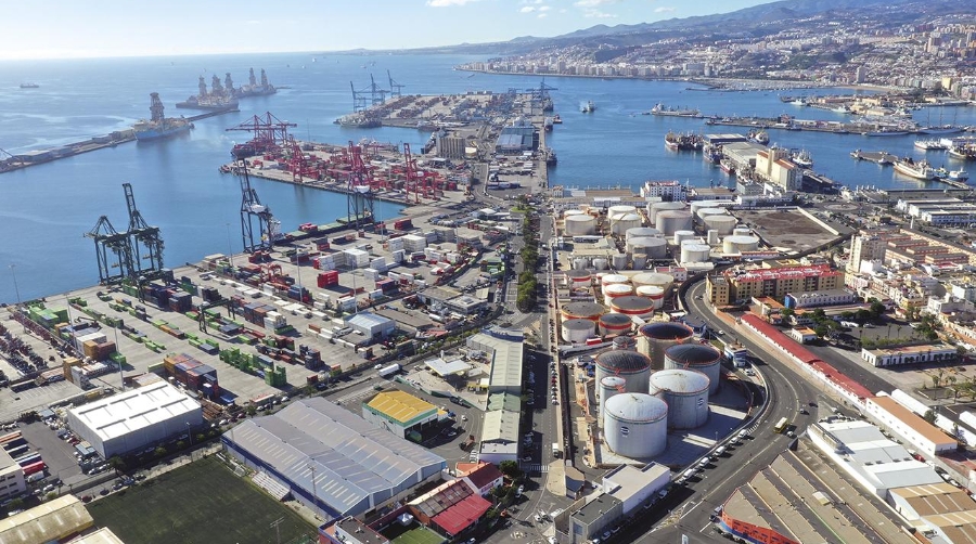 El nuevo aparcamiento se sitúa en una parcela de 5.050 metros cuadrados junto a la rotonda del acceso sur al Puerto de Las Palmas y frente al muelle Pesquero.