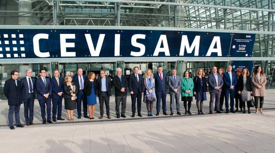 Ximo Puig destaca el potencial exportador y la tecnificaci&oacute;n del sector cer&aacute;mico en Cevisama