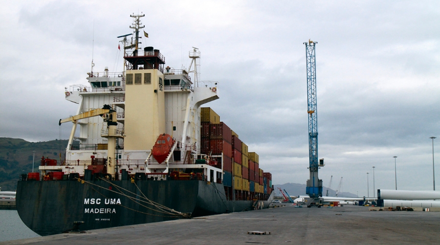 El portacontenedores &ldquo;MSC Uma&rdquo;, atracado el pasado mi&eacute;rcoles en el Muelle AZ2 del Puerto de Bilbao. Foto J.P.