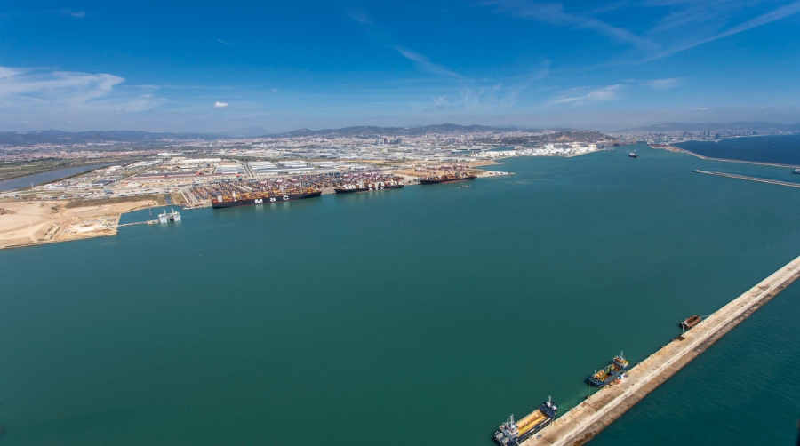 Fallece un estibador en el puerto de Barcelona