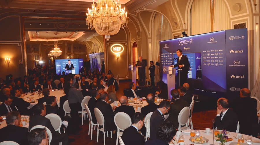 Desayuno Gustavo Santana, presidente de OPPE