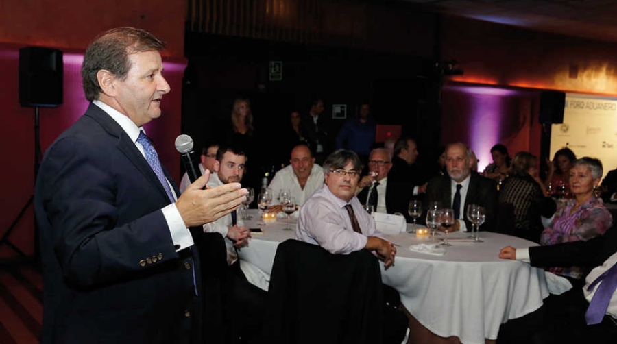 Antonio Llobet, presidente del Consejo General de Agentes de Aduanas, durante la cena de gala del Foro Aduanero celebrado en Barcelona en 2015