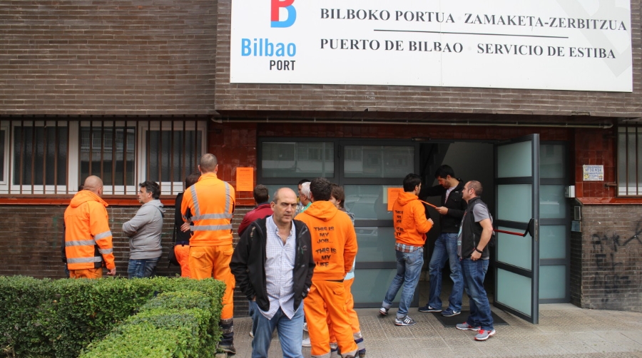 Votaron un total de 231 trabajadores, de los que 166 lo hicieron por Coordinadora y 165 por el resto de sindicatos. Foto J.P.