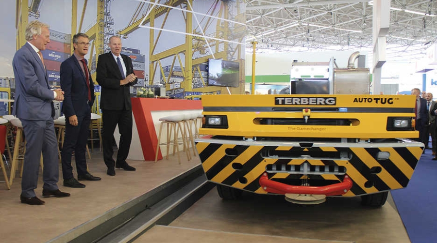 Terberg presenta en TOC Europe la primera tractora de terminal automatizada del mundo
