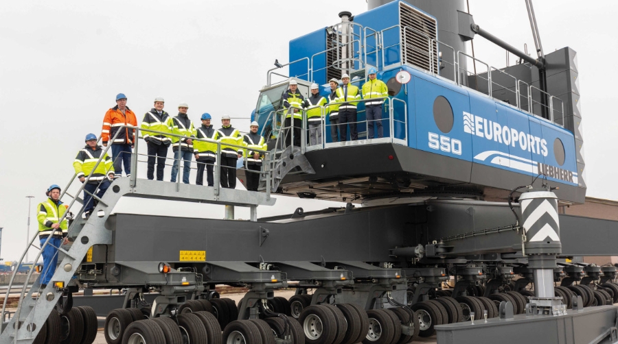 Liebherr Maritime Cranes entrega a Euroports en Rostock la primera de dos gr&uacute;as LHM 500