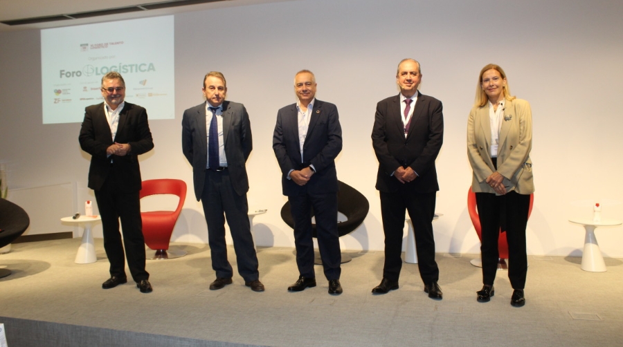 Baltasar Pozuelo, administrador CH2R del Consorci del Hidr&oacute;geno Verde; Santiago Bassols, director general del BCL; Pere Navarro, delegado especial del Estado en el Consorci de la Zona Franca de Barcelona; Gabino Diego, fundador y CEO de Foro de Log&iacute;stica, y Neus Pons, gerente en Fundaci&oacute;n BCN Formaci&oacute;n Profesional. Foto L.E.
