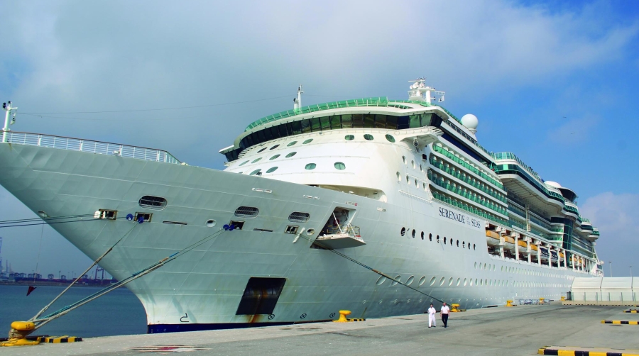 El “Serenade of the Seas” atracó en el Muelle de Cruceros Dos de la Ampliación Norte del Puerto de Valencia. Foto: J.C.P.