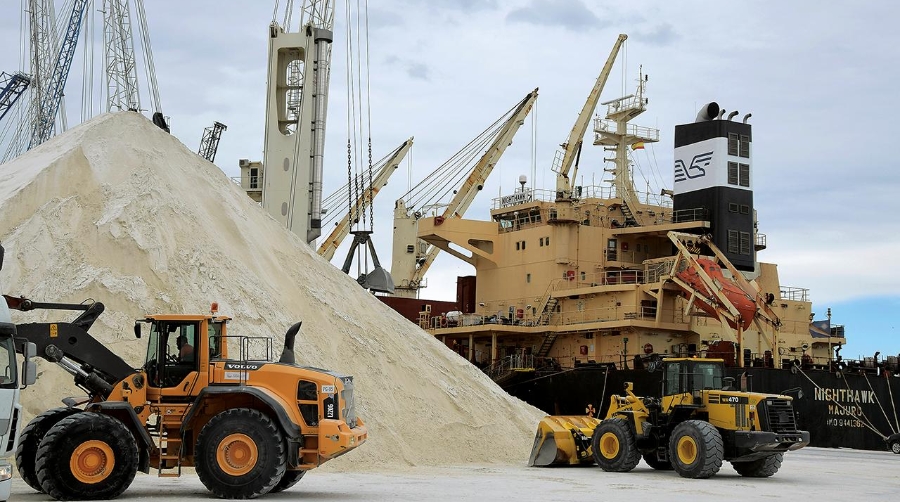 El Puerto de Castellón es el cuarto del sistema portuario español en graneles sólidos, en parte por las importaciones del sector cerámico.
