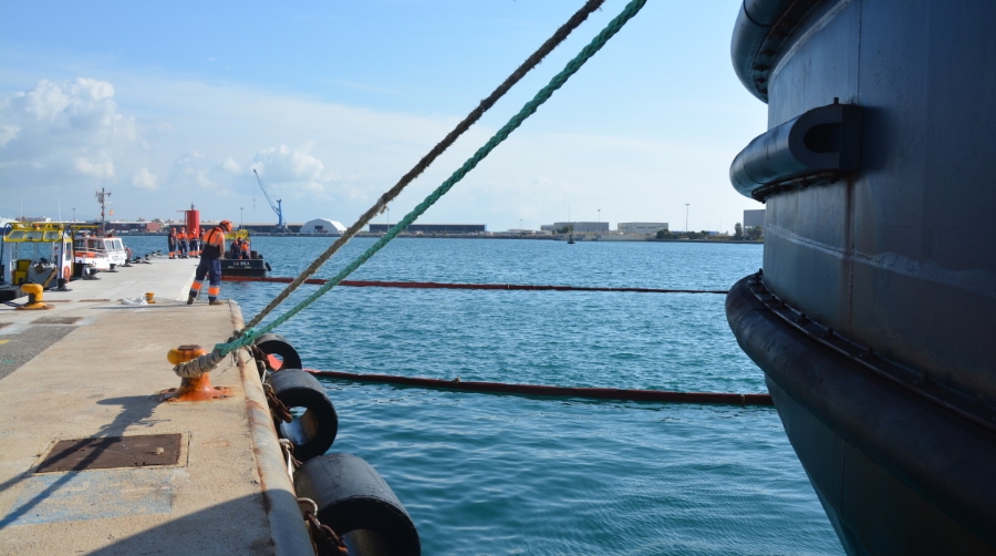 La huelga del amarre en el puerto de Sagunto comienza a afectar al tr&aacute;fico de buques