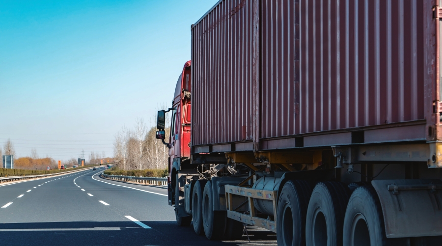 Las empresas de transporte advierten de un descenso de su actividad relacionada con la industria cerámica.