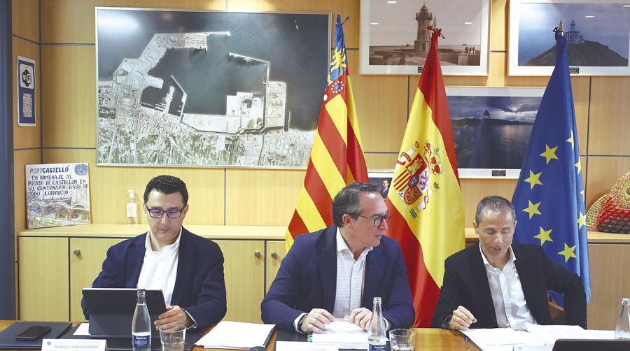 Manuel García, director de la Autoridad Portuaria de Castellón; Rubén Ibáñez, presidente de PortCastelló; y Ramón Balaguer, jefe de Relaciones Institucionales de PortCastelló.