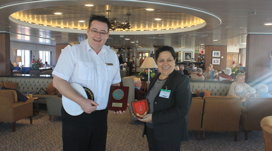 El &quot;Saga Sapphire&quot; escala en el muelle Sur del Puerto de Huelva con m&aacute;s de 1.000 pasajeros