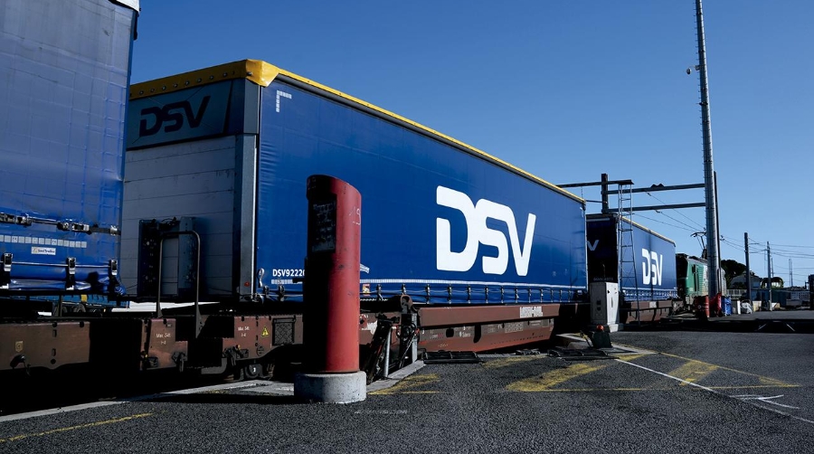 Este proyecto pionero, combina eficientemente camiones eléctricos 100% y de biodiesel HVO con la autopista ferroviaria.