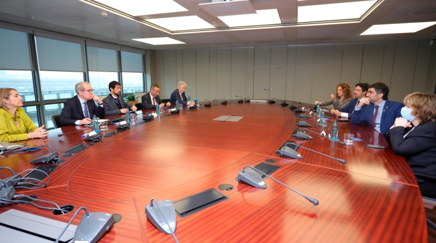 Puigneró y Calvet analizan el plan de descarbonización del Port de Barcelona