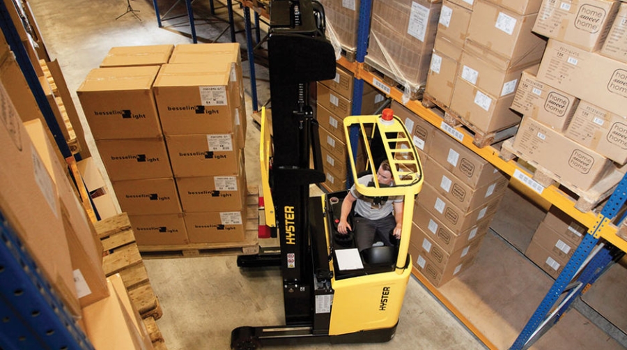 Alfaland comercializa la nueva carretilla retr&aacute;ctil de Hyster