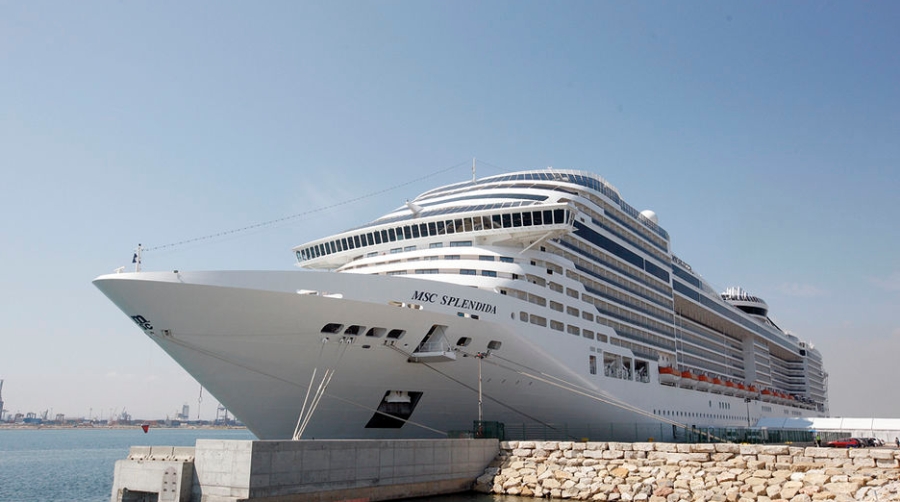 Trasmediterranea opera trece cruceros en una semana en Valencia