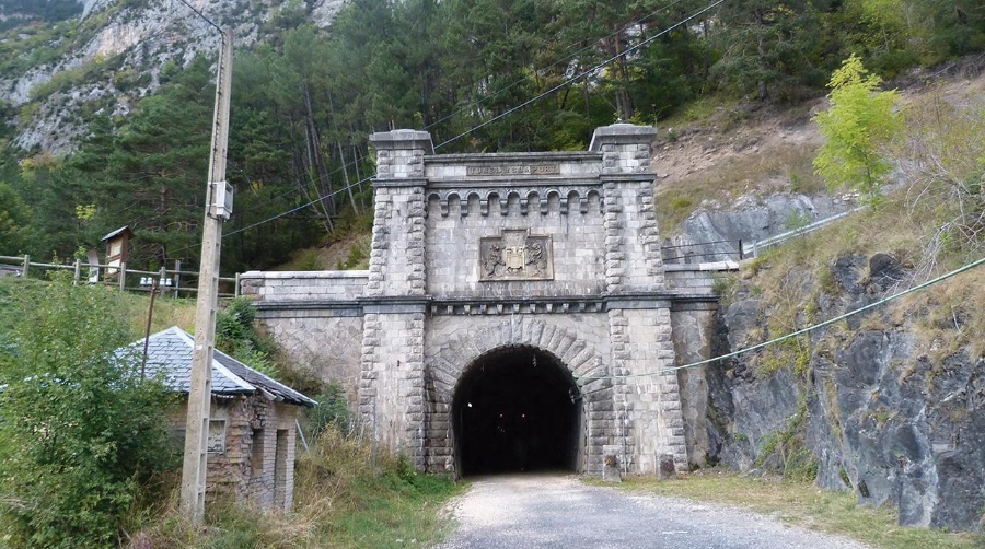 Cuando esté abierto, el túnel supondrá una mejora en el tránsito transfronterizo de viajeros y mercancías.