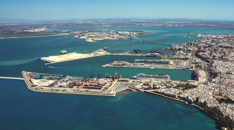 También acondicionará dos parcelas en los muelles Fernández Ladreda y Levante para el aparcamiento de vehículos pesados.