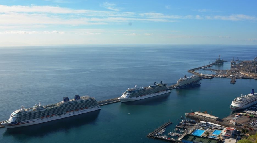 99 autobuses atienden a 2.000 cruceristas en Tenerife