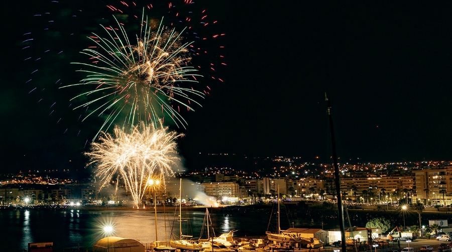 Imagen de la celebración de la Festividad de San Juan en el recinto de Puerto Noray, junto al Puerto de Melilla, un acto del que pudieron disfrutar todos los ciudadanos de Melilla.