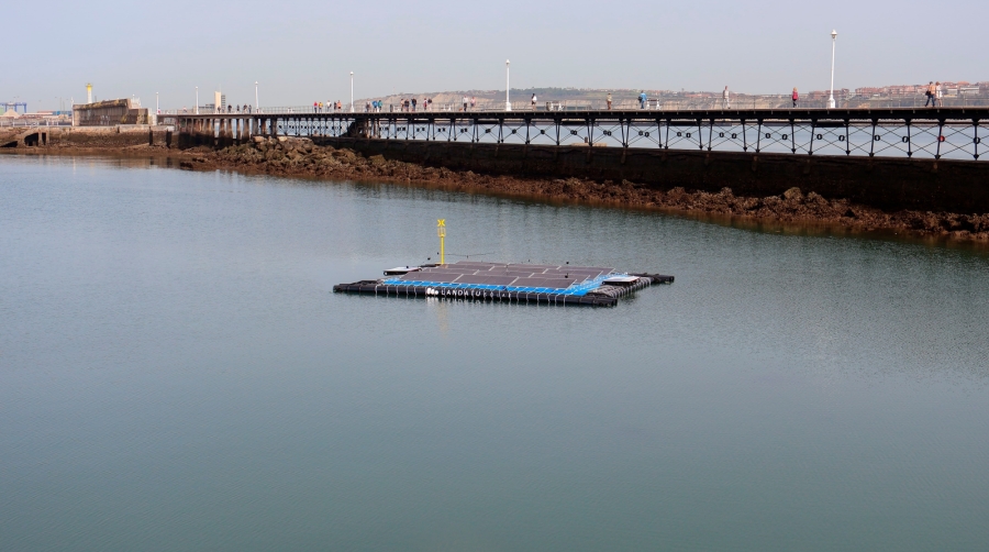 El piloto, situado en la dársena de Santurtzi, mide 12x12 metros.