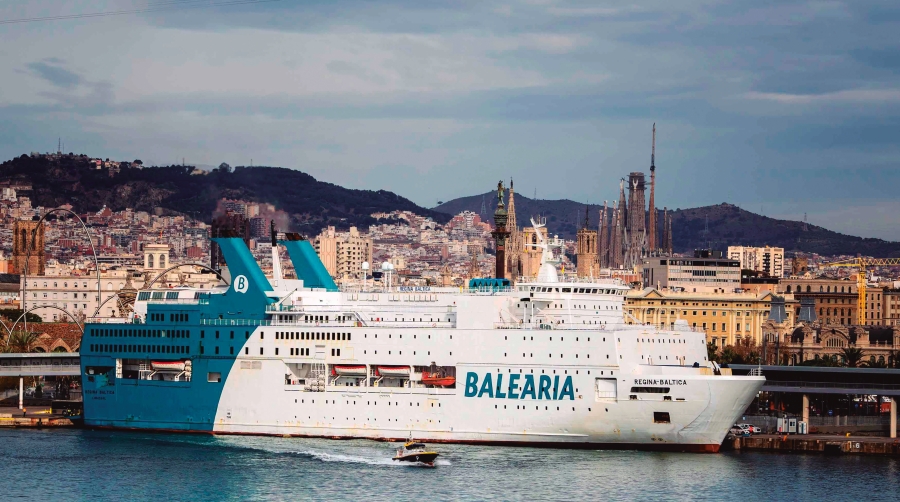 La nueva terminal de Baleària se ubicaría en el extremo sur del muelle Adossat.